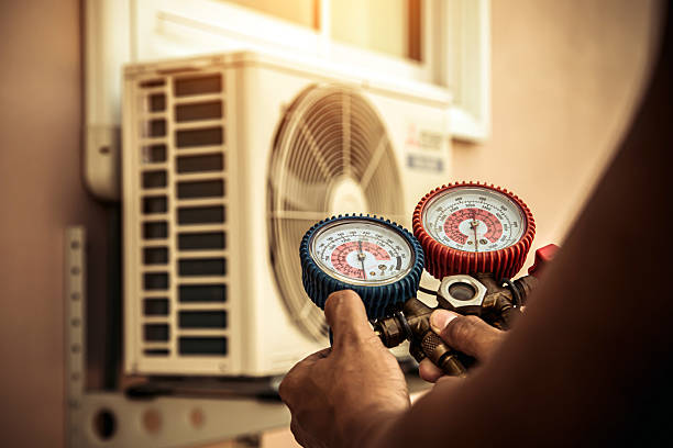 Professional Hvac technician working in Hopewell, OH